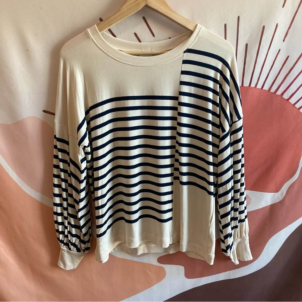 Cabi Women’s Soft Knit Top Sweater XS Oversized Pullover Beige Striped Long